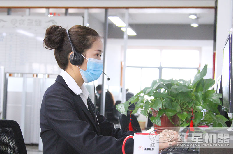 24小時客服全身心工作，用專注點亮了責(zé)任