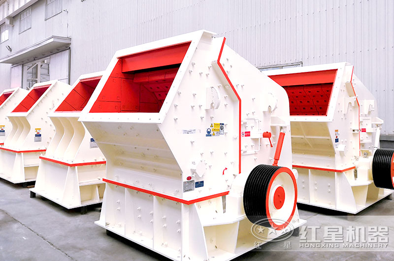 反擊式破碎機(jī)車(chē)間實(shí)拍圖